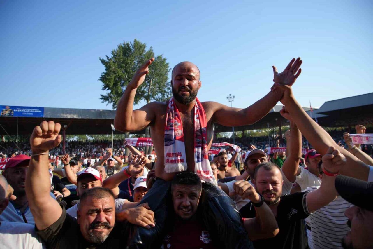 664. Kırkpınar Yağlı Güreşleri’nde başpehlivanlık için mücadele eden Orhan Okulu,