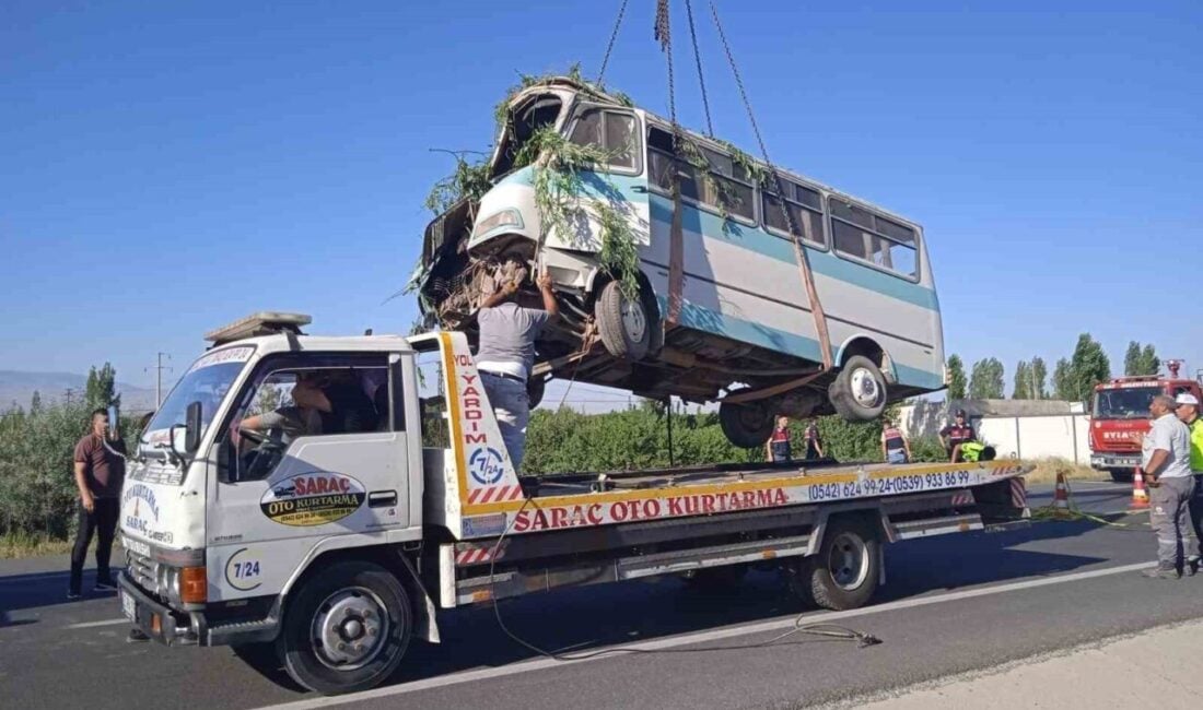 Afyonkarahisar'da 22 Temmuz 2023'te meydana gelen trafik kazasında 8 kişi