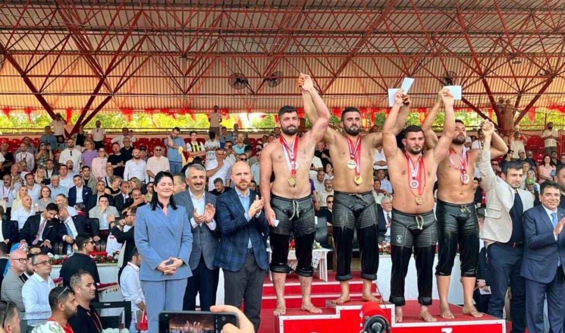 Gölcük Belediyespor pehlivanı Abdulrefik Öner, 664. Kırkpınar Yağlı Güreşleri'nde gösterdiği