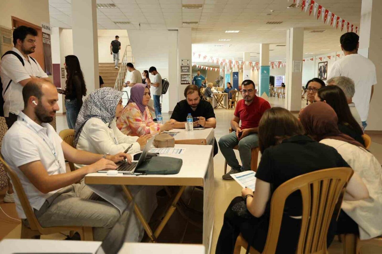 Düzce Üniversitesi, Atatürk Eğitim ve Kültür Merkezi'nde düzenlenen tanıtım günlerinde