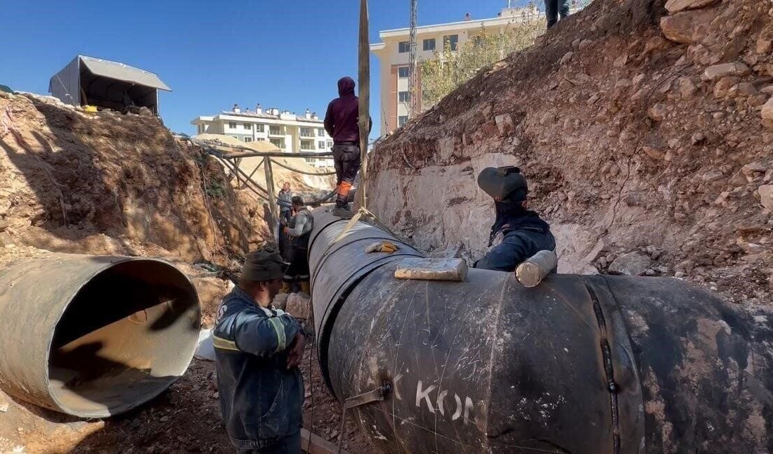 Adıyaman'da Gürlevik ana isale hattında meydana gelen hasar nedeniyle Yenimahalle,