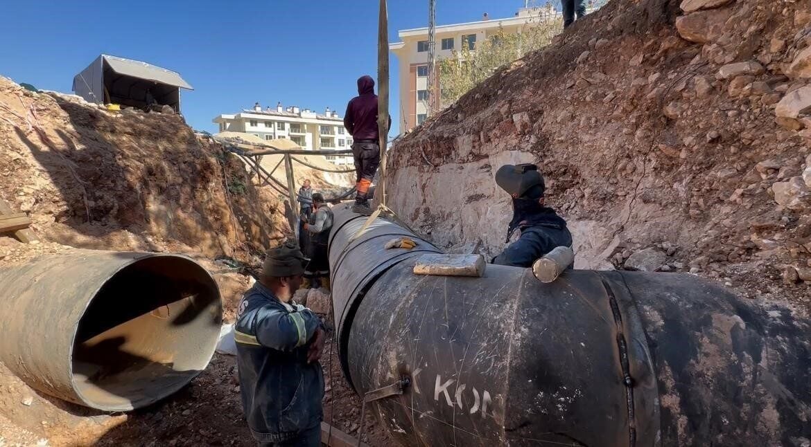 Adıyaman'da özel bir firmanın yürüttüğü çalışmalar sırasında Gürlevik ana isale