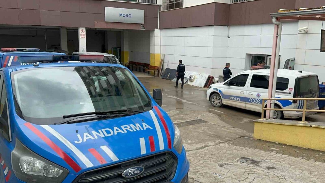 Adıyaman'ın Durukaynak Köyü'nde, 40 yaşındaki Gülbahar Gezer evinde ölü bulundu.