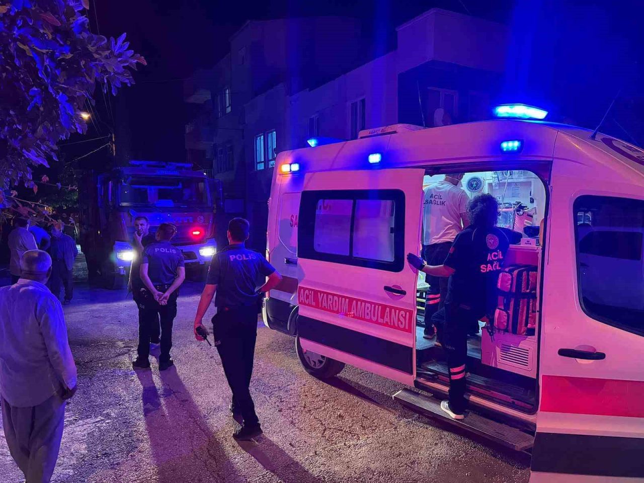 Adıyaman'da Eyüp B.'nin dairesinde çıkan yangında Eyüp B. ve Büşra