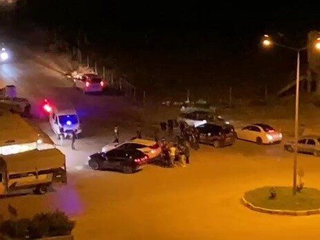 Adıyaman'da Altınşehir Mahallesi'nde iki grup arasında çıkan tartışma kavgaya dönüştü.