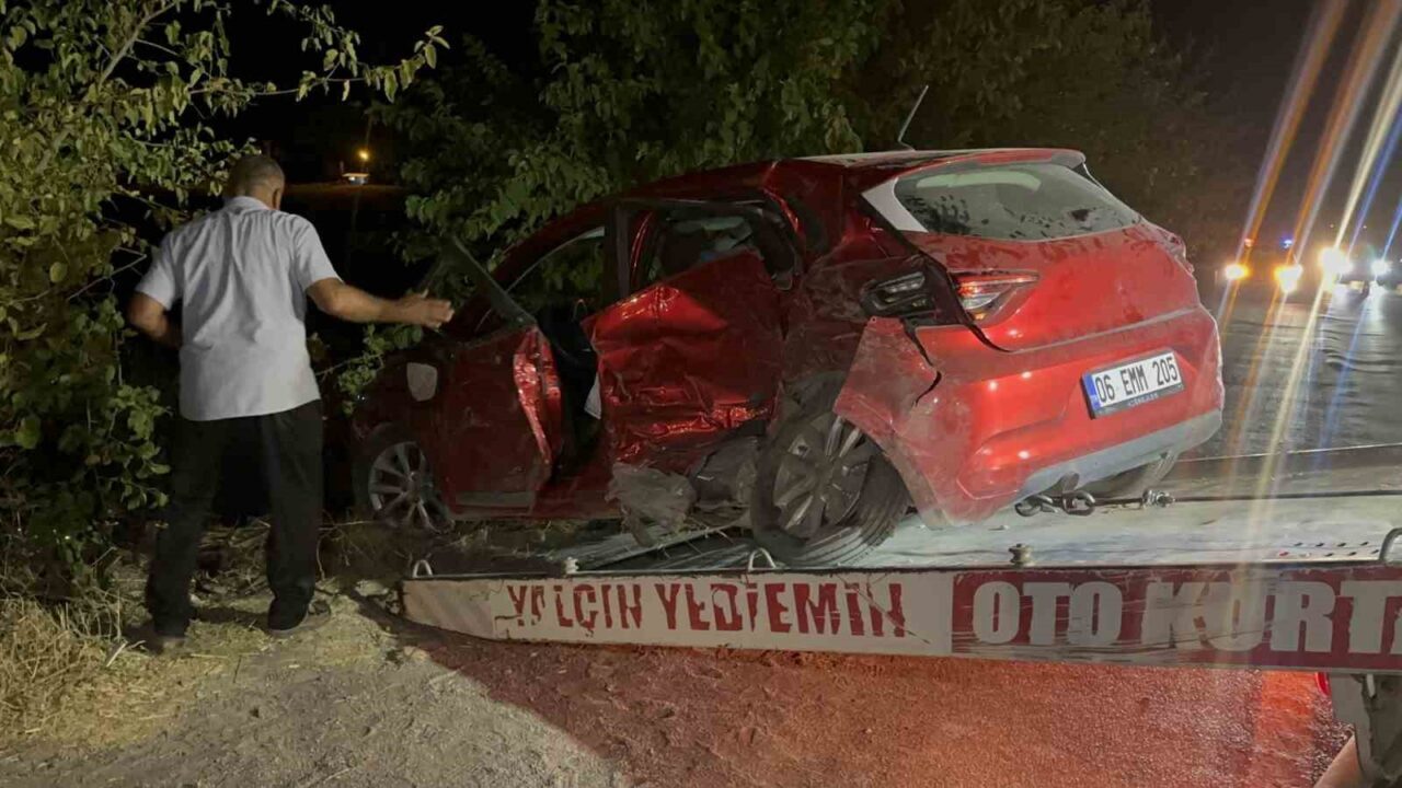 Adıyaman’da iki otomobilin çarpışması sonucu Elif Nur E., Ayfer A.