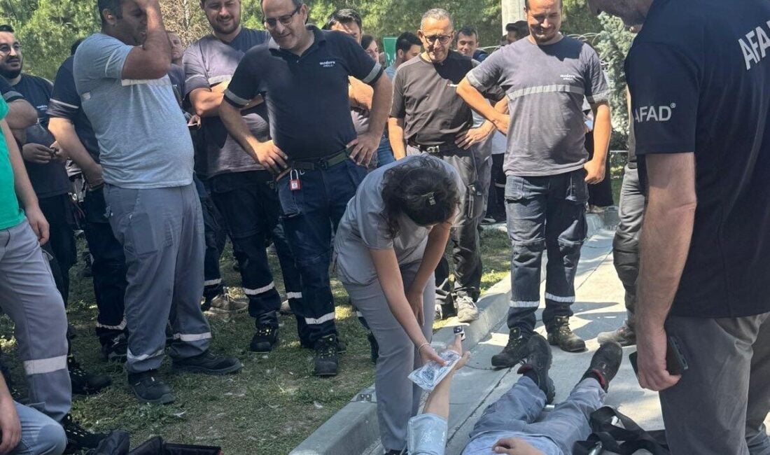 Sakarya'da AFAD, bir fabrikada 212 çalışana yangın söndürme ve tahliye