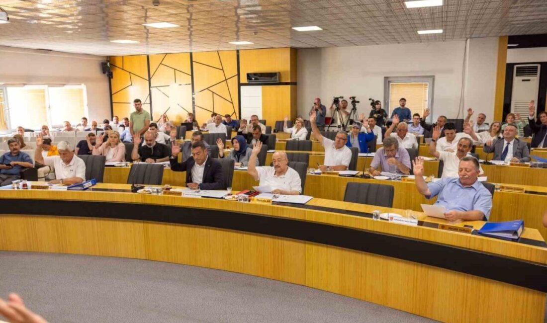 Afyonkarahisar Belediye Meclisi, halk otobüsü ücretlerine yüzde 47 zam yaptı.