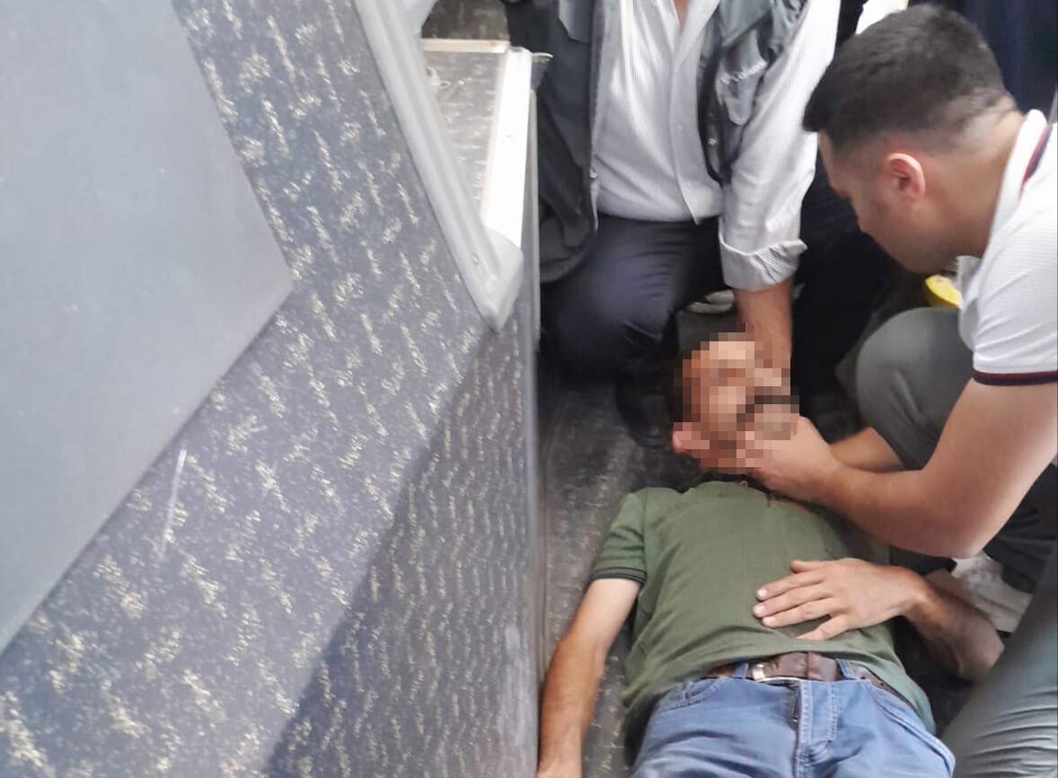 Ağrı'da bir halk otobüsünde epilepsi nöbeti geçiren yolcu, şoför Mehmet