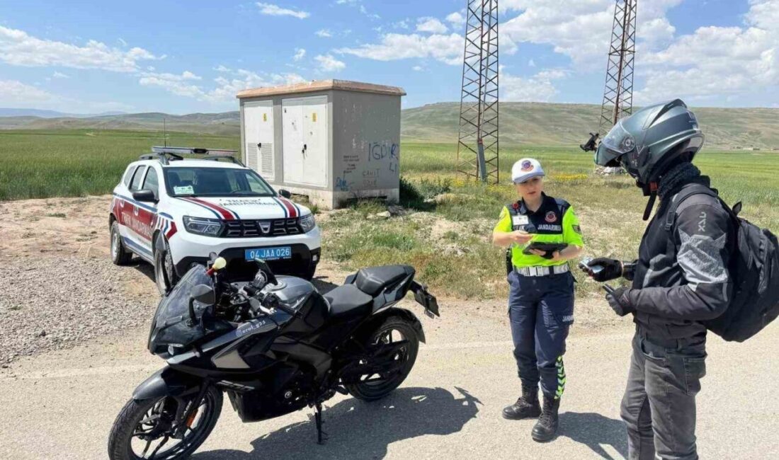 Ağrı İl Jandarma Komutanlığı, il genelinde düzenlediği trafik denetimlerinde 4,779
