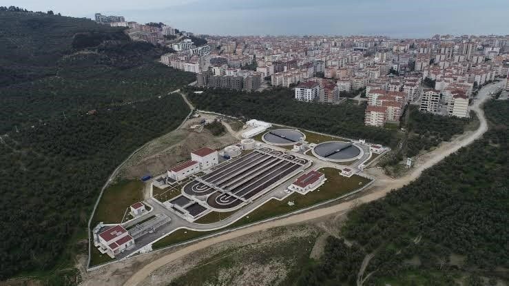 AK Parti Mudanya İlçe Başkanı Arif Bayrak, Belediye Başkanı Deniz