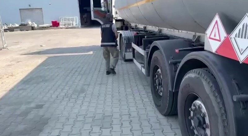 Adana'da gerçekleştirilen operasyonla 19 bin 595 paket kaçak sigara ele