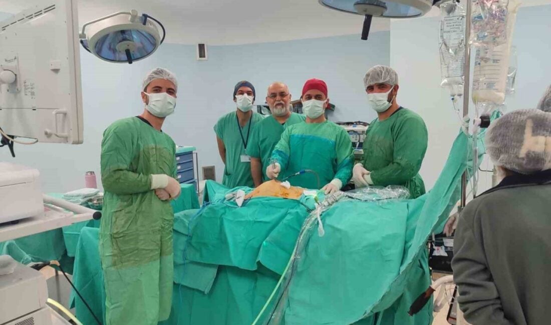 Akhisar Mustafa Kirazoğlu Devlet Hastanesi, kalın bağırsak kanseri ameliyatını kapalı