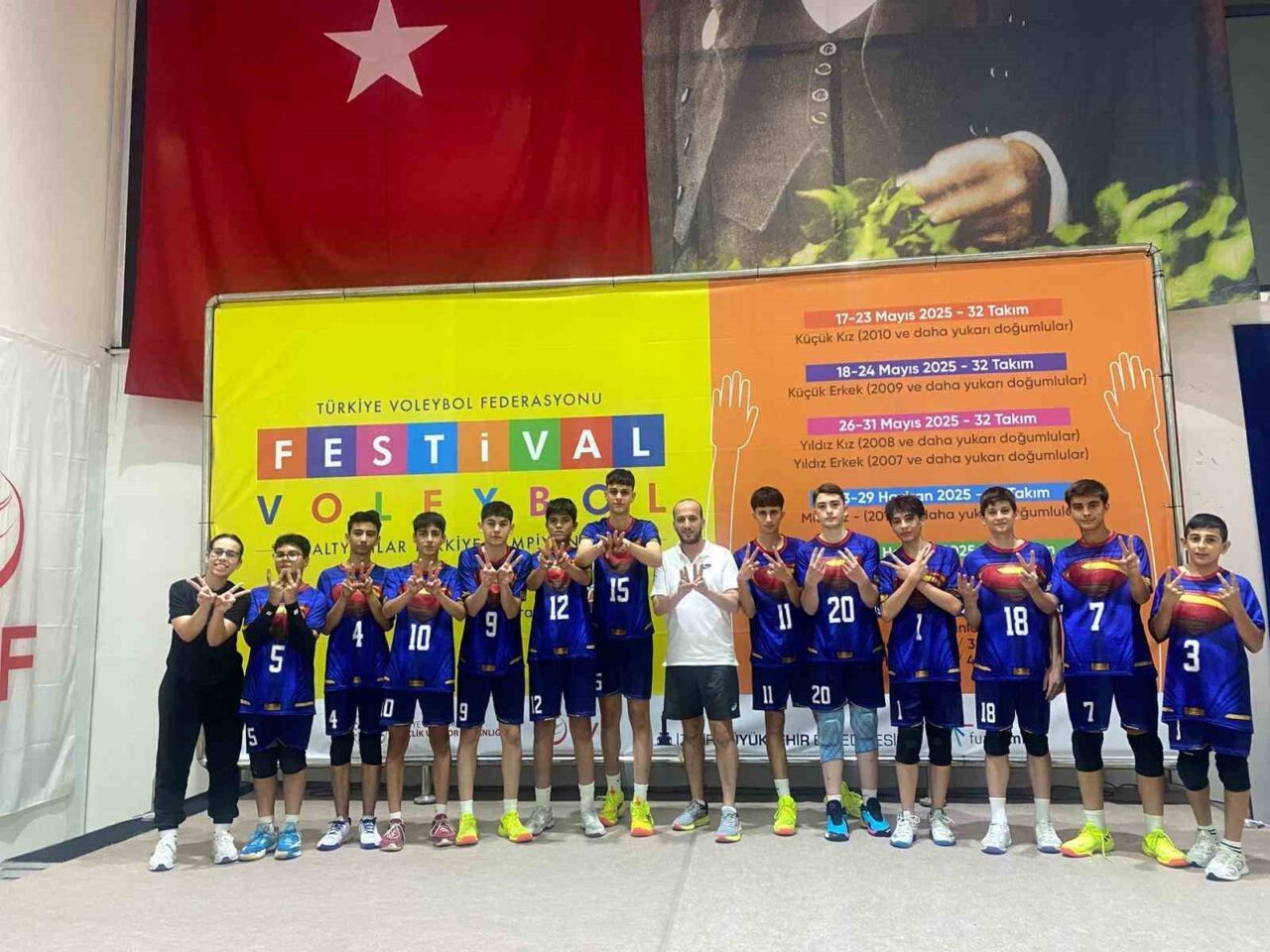 Türkiye Voleybol Federasyonu'nun düzenlediği Midi Erkekler Türkiye Şampiyonası'nda Akhisar Gençlik