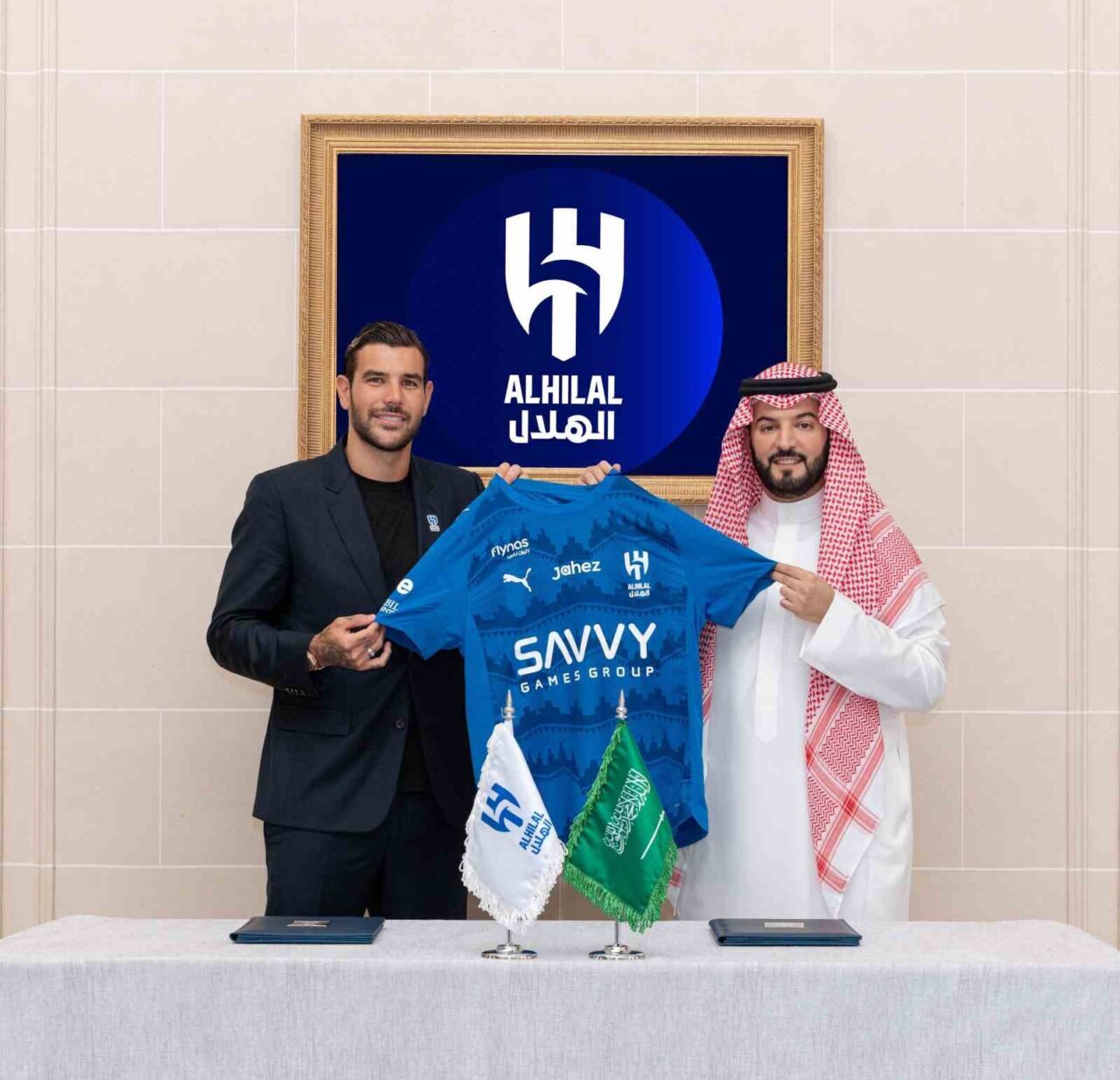 Suudi Arabistan'ın Al Hilal takımı, Milan'ın sol bek oyuncusu Theo