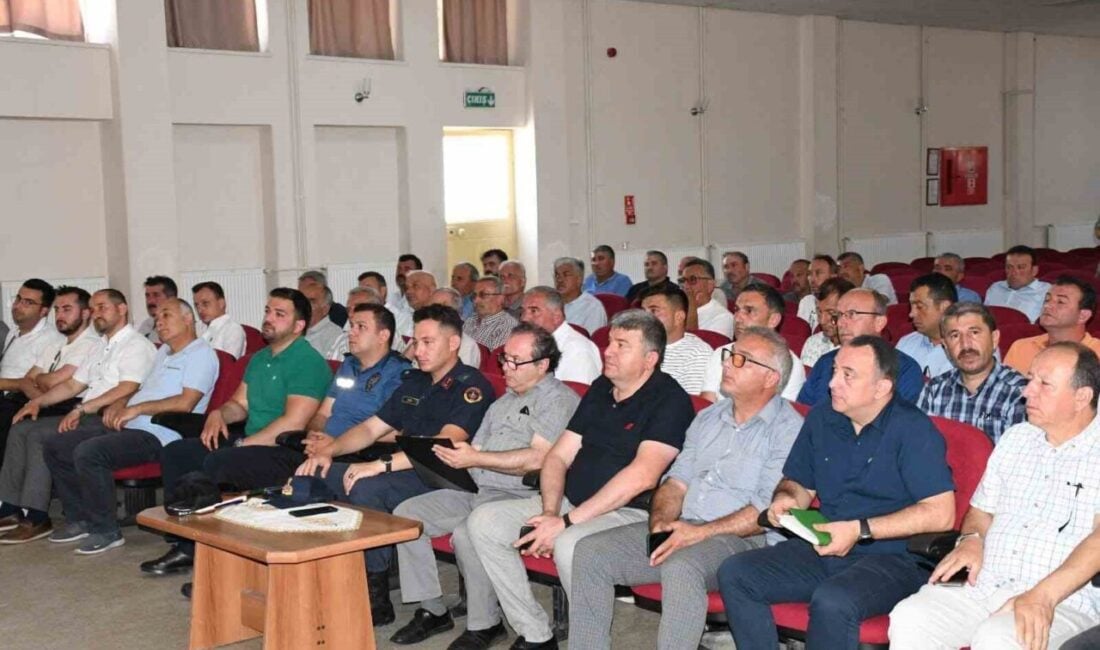 Samsun Alaçam'da Kaymakam Fatih Kayabaşı başkanlığında yapılan muhtarlar toplantısında orman