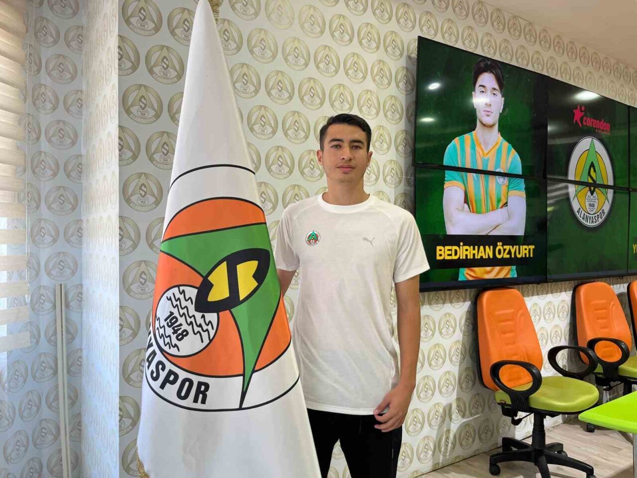 Corendon Alanyaspor, transfer döneminde Başakşehir'den Bedirhan Özyurt ve Altay'dan Yunus