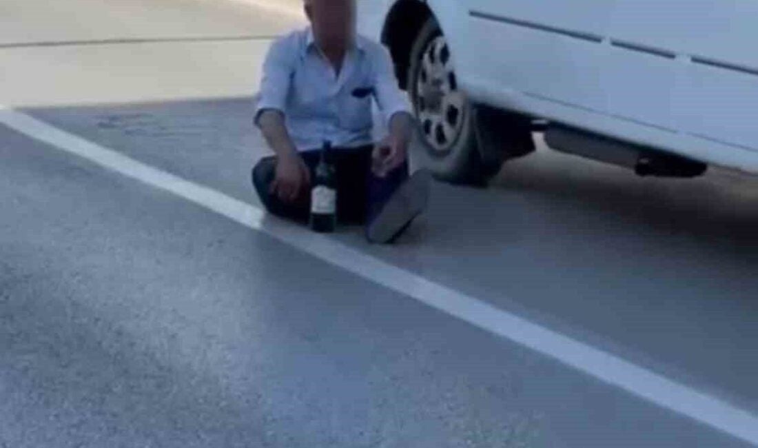 Afyonkarahisar'da alkol etkisiyle sarhoş olan bir kişi, Güvenevler Mahallesi'nde trafiğin