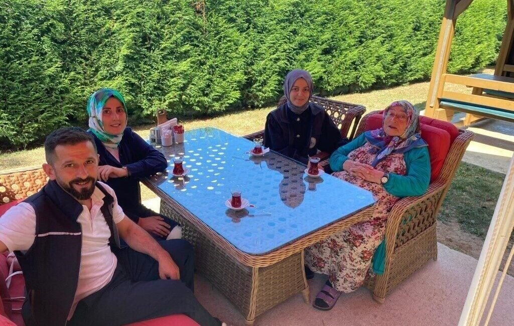 Kartepe Belediyesi'nin 'Alo Evlat Sağlık Kulübü', 65 yaş üstü bireylere