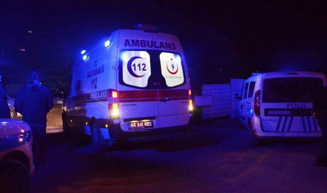 Malatya'nın Yeşilyurt ilçesinde 112 Acil Sağlık ekibi, bir vakaya müdahale