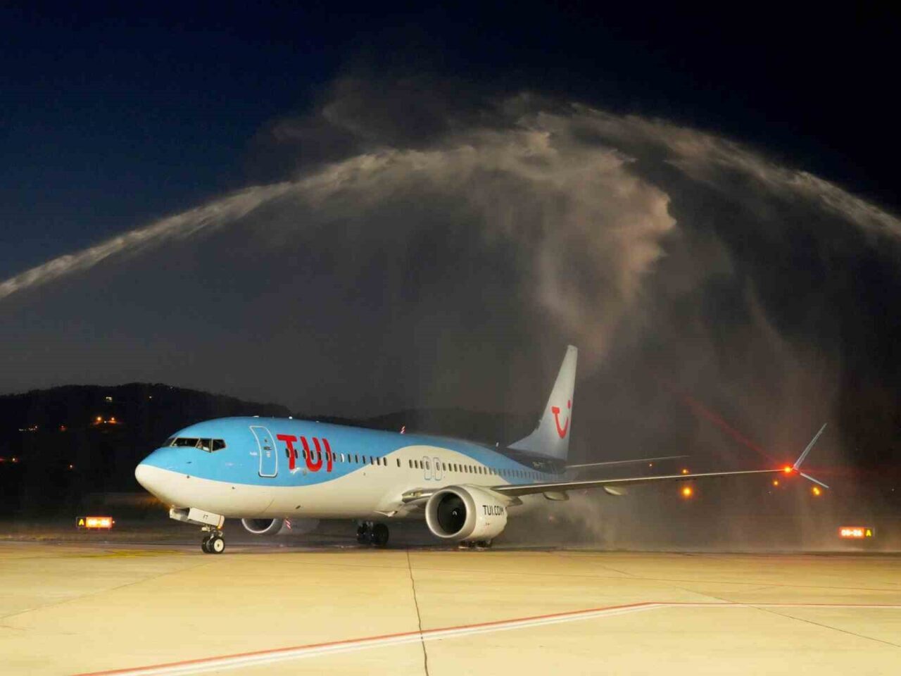 Hollanda'nın Amsterdam şehrinden Gazipaşa-Alanya Havalimanı'na ilk uçuş başarıyla gerçekleşti. Tui