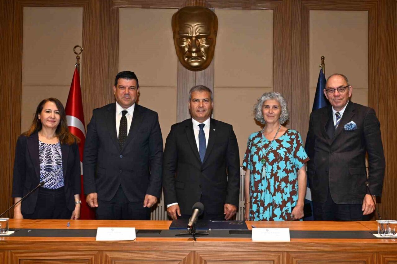 Anadolu Üniversitesi ile Kıbrıs Doğu Akdeniz Üniversitesi iş birliği protokolü