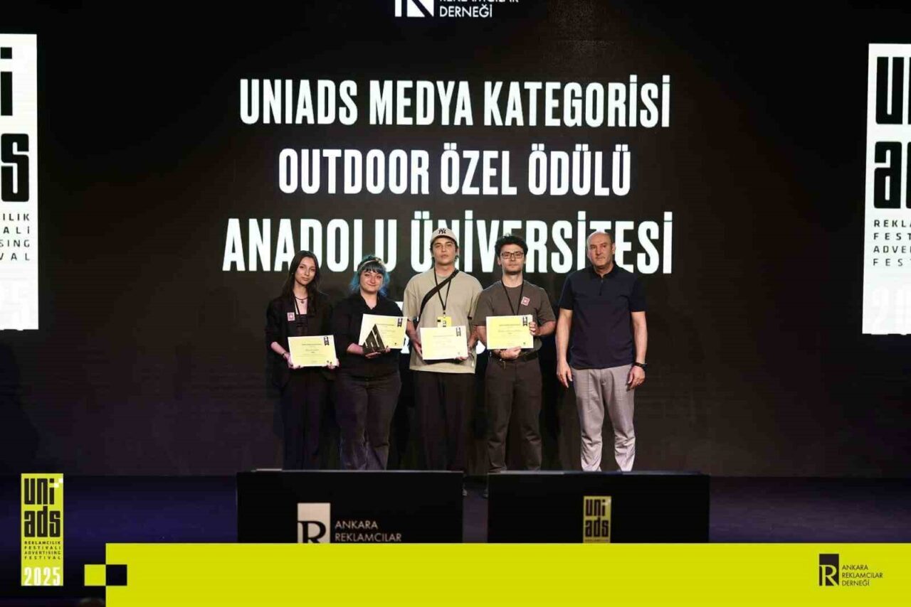 Ankara'da düzenlenen "UNIADS: Üniversiteler Arası Reklamcılık Festivali 2025"te Anadolu Üniversitesi