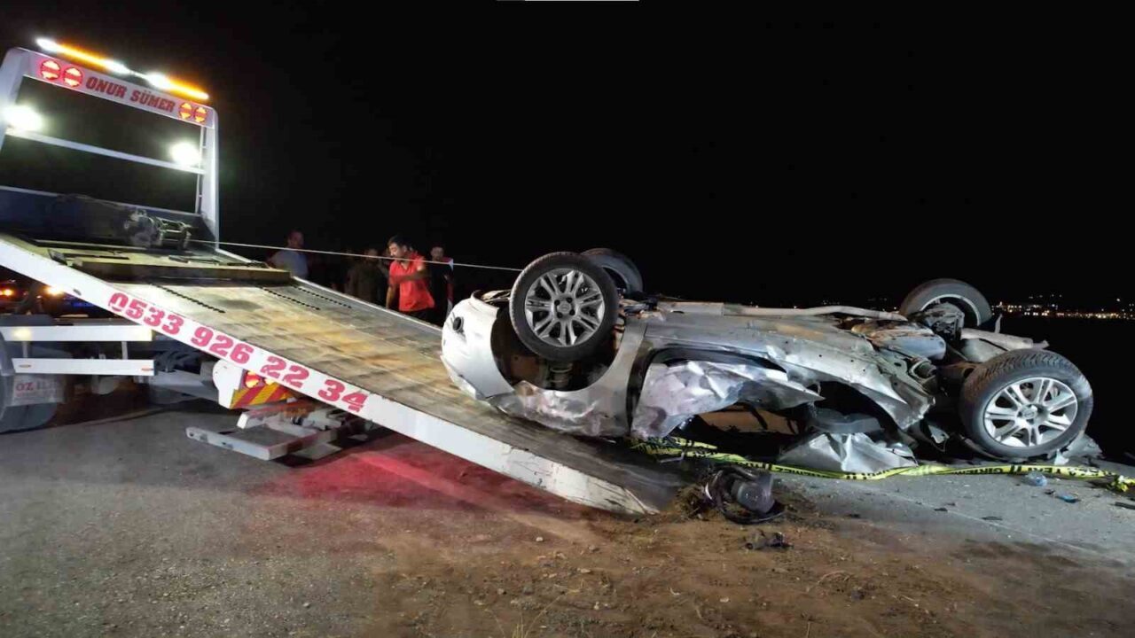 Ankara'nın Kahramankazan ilçesinde meydana gelen kazada, bir otomobilin karşı şeride