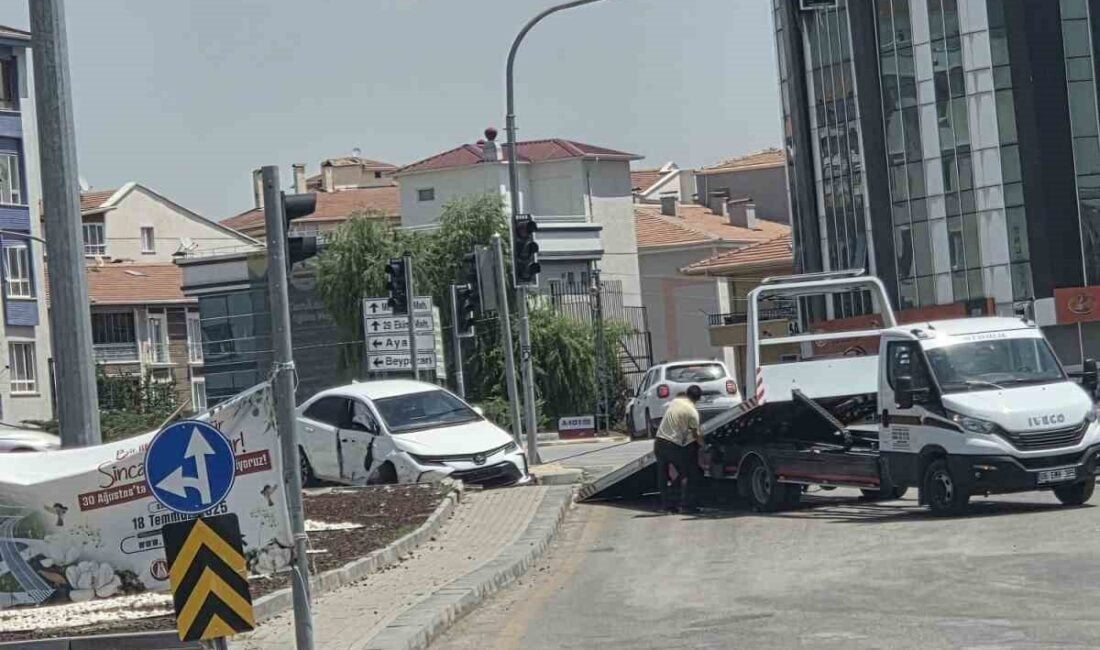 Ankara'nın Sincan ilçesinde meydana gelen trafik kazasında 3 kişi yaralandı.
