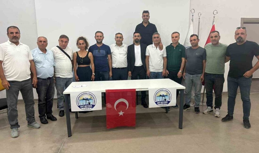 Antalya'da gerçekleştirilen Batmanlılar Eğitim ve Yardımlaşma Derneği'nin 3. Olağan Genel
