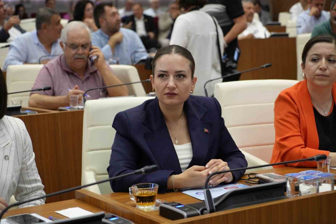 Antalya Büyükşehir Belediye Meclisi, tutuklu Başkan Muhittin Böcek'in yerine başkan