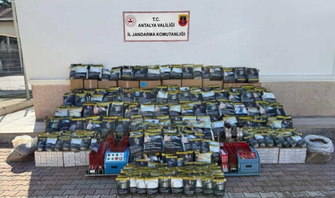 Antalya'nın Kepez ilçesinde jandarma tarafından yapılan ev aramasında 3 ton