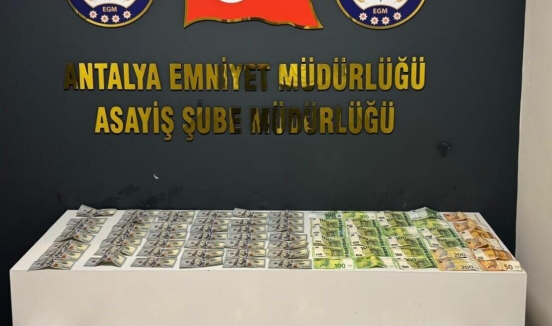 Antalya’nın Muratpaşa ilçesinde 2 milyon lira değerinde altın ve döviz