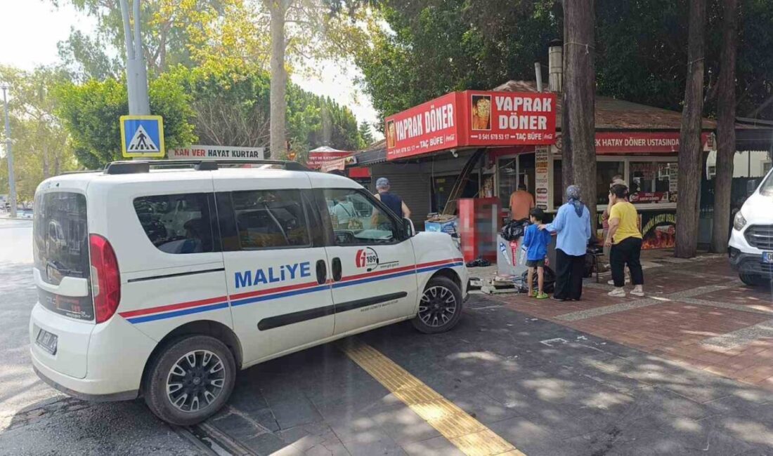 Antalya’nın Manavgat ilçesinde, Hasan Aygün'un "Simitçi Baba" olarak tanınan simitçi,