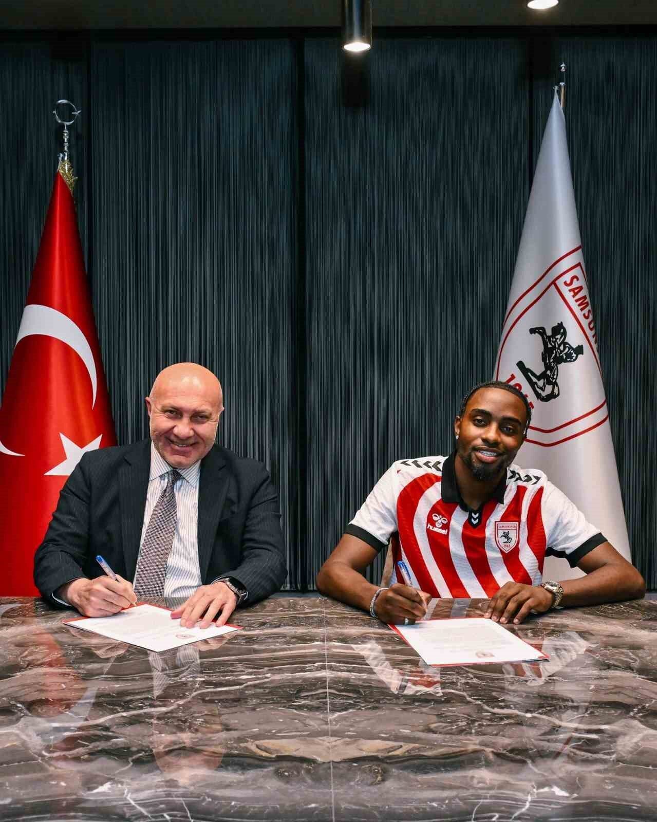 Samsunspor, Kongo Milli Takımı oyuncusu Antoine Makoumbou ile 4 yıllık
