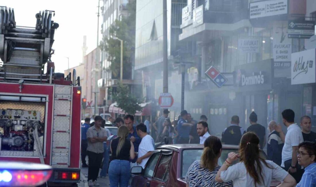 Burdur'da bir apartmanın boşluğundaki çöplerin tutuşması sonucu çıkan yangın, zemin