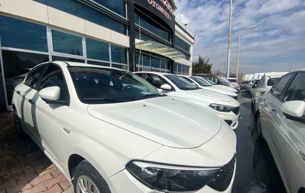 Konya'da galericiler, ikinci el araç satışlarının fiyatlarının uygun olduğunu belirtirken,