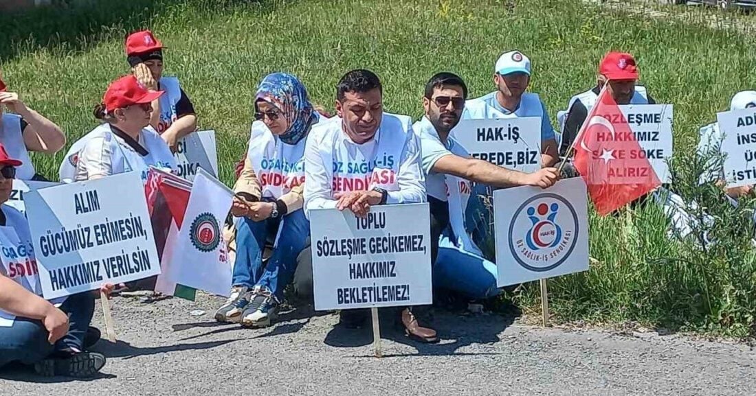 Ardahan'da Öz Sağlık İş Sendikası üyeleri, Kamu Çerçeve Protokolü görüşmelerindeki