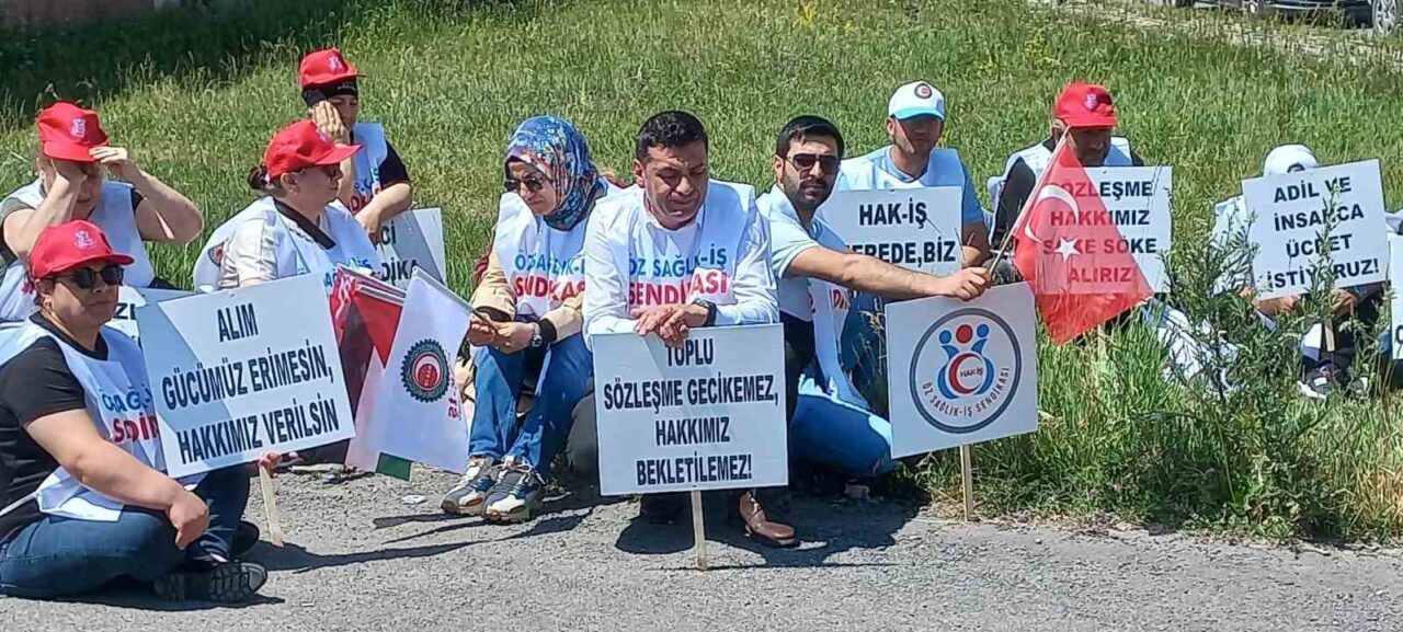 Ardahan'da Öz Sağlık İş Sendikası üyeleri, Kamu Çerçeve Protokolü görüşmelerindeki