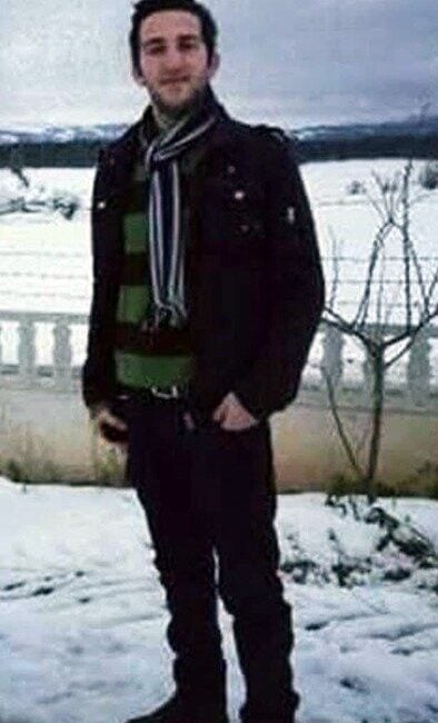 Sakarya'nın Geyve ilçesinde Barış Şen (31), kulağından arı sokulmasının ardından