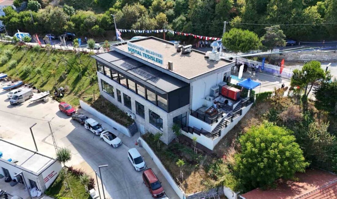 Arnavutköy Belediyesi, Karaburun'da Liman Sosyal Tesisleri'ni açtı. Törende Başkan Mustafa