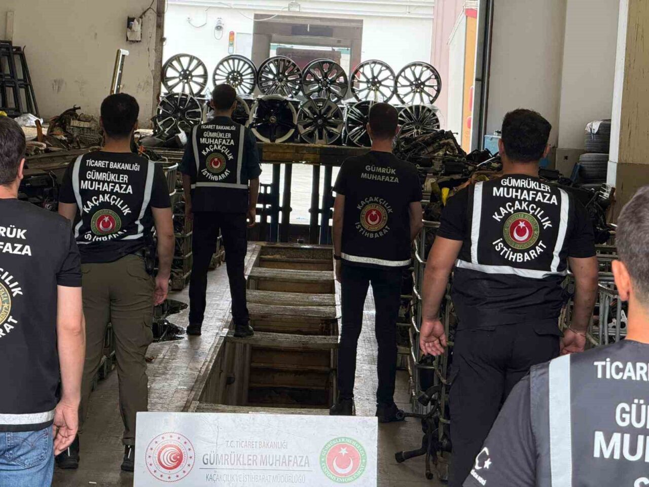 Sarp Gümrük Muhafaza ekipleri, yaptıkları operasyonda piyasa değeri 32,5 milyon