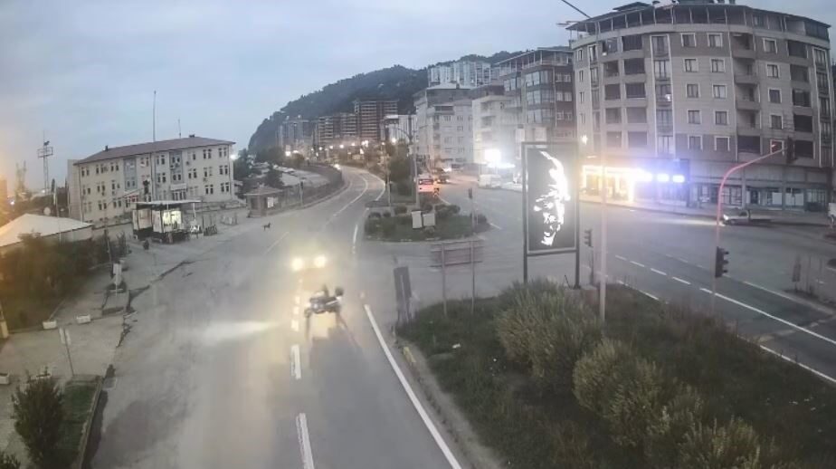Artvin'in Hopa ilçesinde sabah saatlerinde meydana gelen trafik kazasında 13