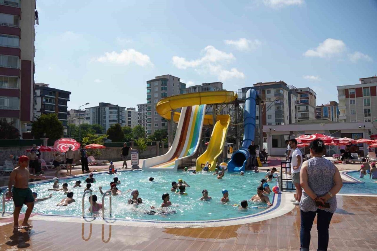 Samsun'un Atakum ilçesindeki Aquapark, yaz sezonunu eğlenceli etkinliklerle açtı. 3-15