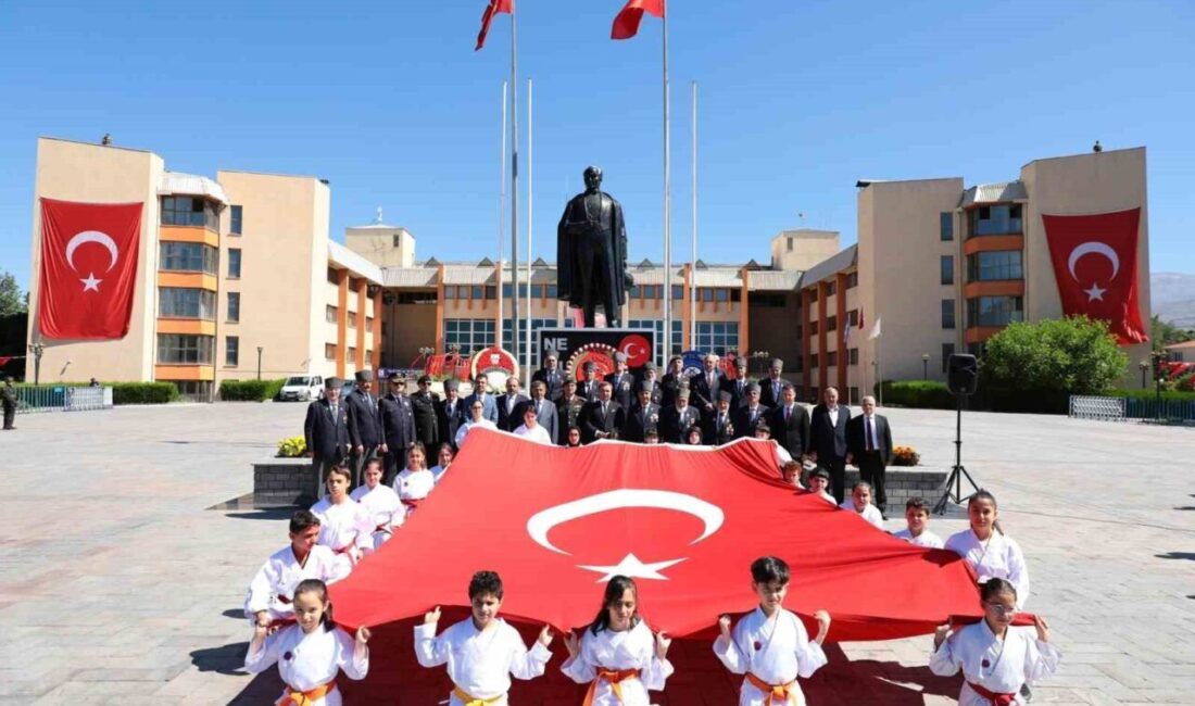 Mustafa Kemal Atatürk'ün Erzincan'a gelişinin 106. yılı, düzenlenen törenle kutlandı.