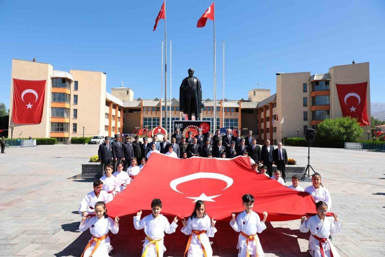 Mustafa Kemal Atatürk'ün Erzincan'a gelişinin 106. yılı, düzenlenen törenle kutlandı.