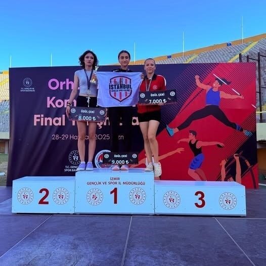 Bilecikli sporcu Ayla Köse, İzmir'de düzenlenen Orhan Alkan Komple Atlet