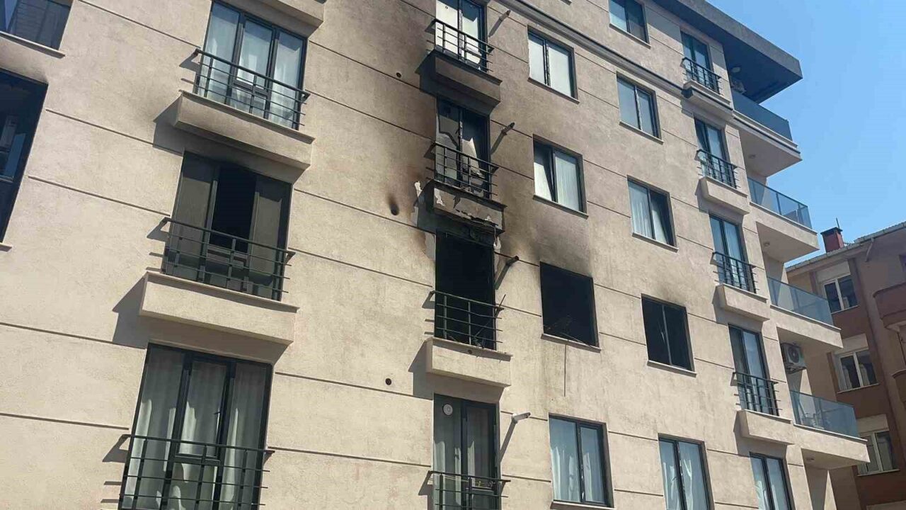 Avcılar Cihangir Mahallesi'nde 5 katlı bir binanın 3. katında çıkan