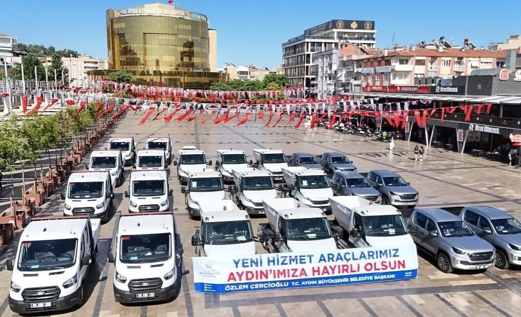 Aydın Büyükşehir Belediyesi, Bozdoğan Belediyesi’ne araç tahsis etti. Törene katılan