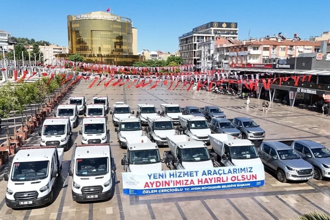 Aydın Büyükşehir Belediyesi, Bozdoğan Belediyesi’ne araç tahsis etti. Törene katılan